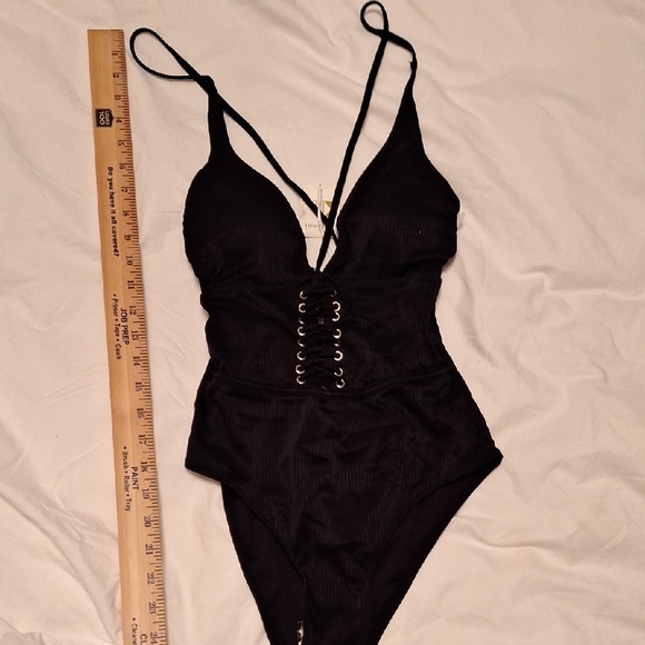 Elegant Black Lace-Up Bodysuit - Picture 1 of 10